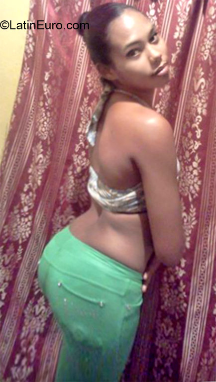 Date this good-looking Dominican Republic girl Nasly from San francisco de macoris DO21293
