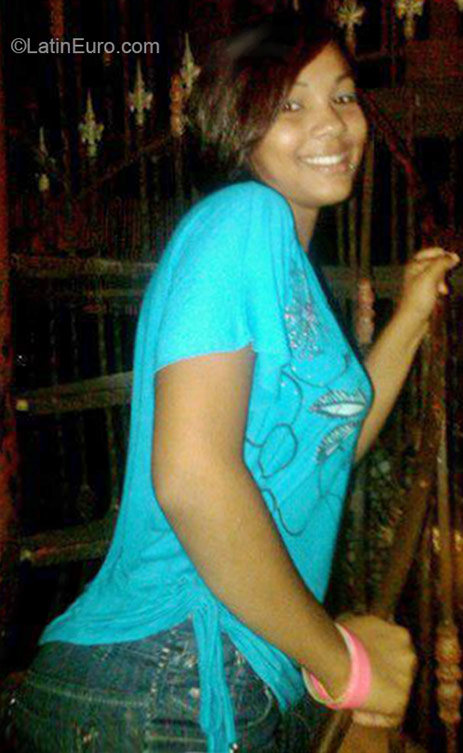 Date this happy Dominican Republic girl Massiel from Santo Domingo DO21302