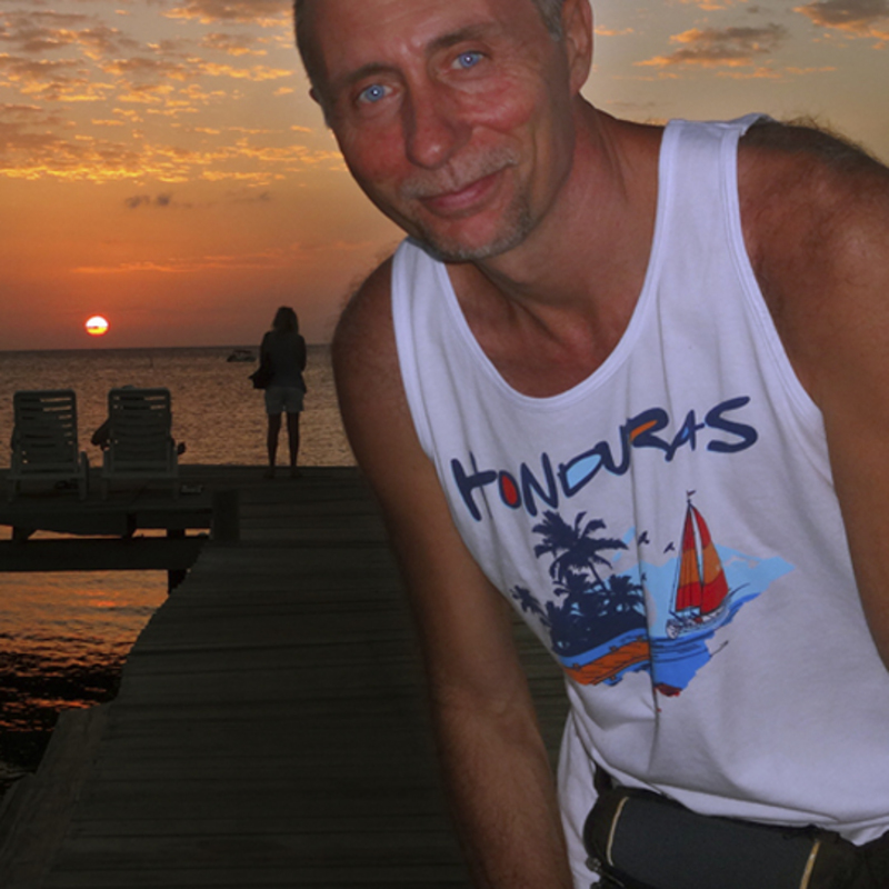 Date this foxy Honduras man Astor from Tela HN1446