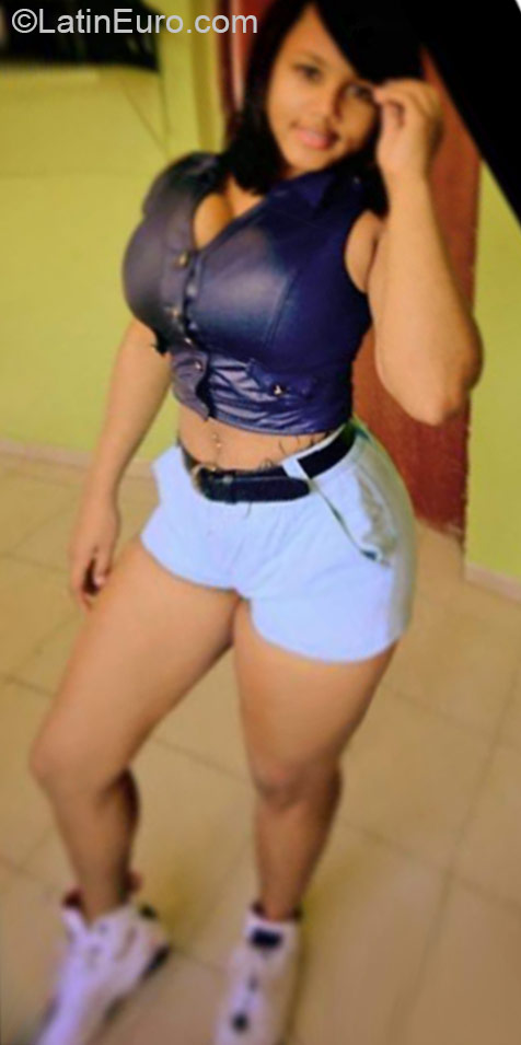 Date this foxy Dominican Republic girl Maria from Santo Domingo DO21356
