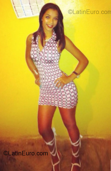 Date this happy Dominican Republic girl Ana luisa from Santiago DO21371