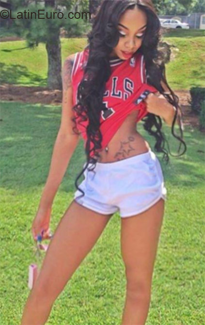 Date this stunning Jamaica girl Angle from Kingston JM1954