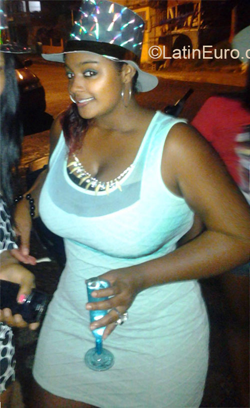 Date this pretty Dominican Republic girl Madelin from Santo Domingo DO21389