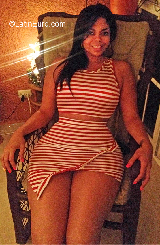 Date this gorgeous Dominican Republic girl Pamela from Santiago DO21402