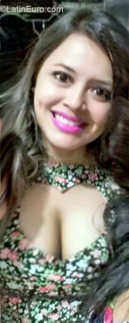 Date this athletic Brazil girl Maira from Brasilia BR9231