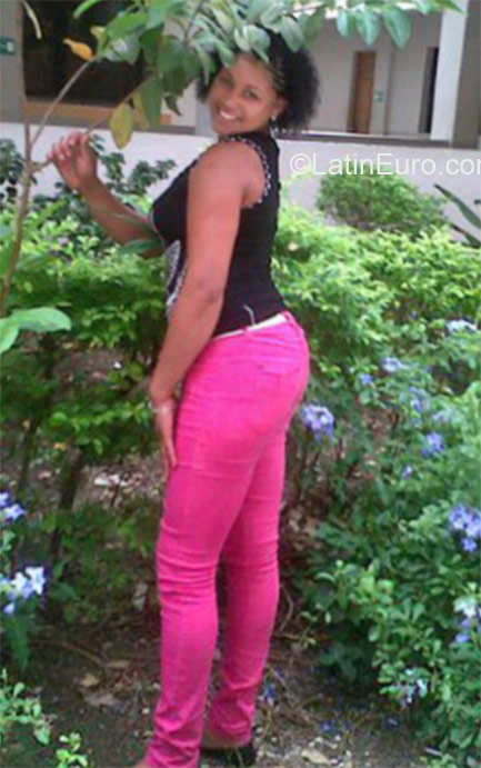 Date this pretty Dominican Republic girl Rossana from Santo Domingo DO21422