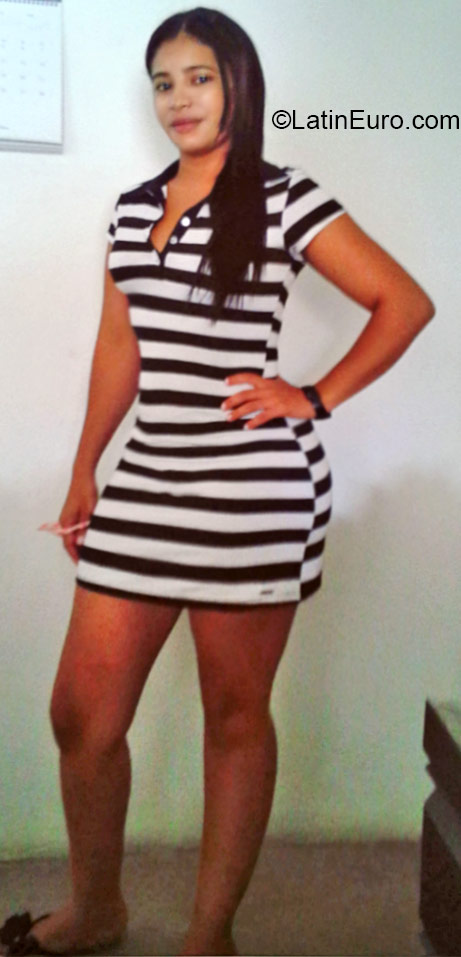 Date this charming Colombia girl Paola from Medellin CO16996