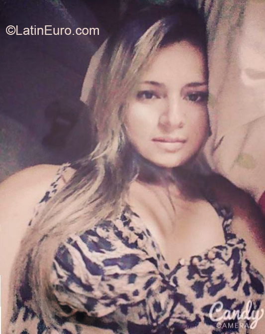 Date this lovely Colombia girl Thhayy from Pereira CO17011