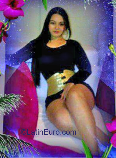 Date this stunning Colombia girl Adriana from Cali CO17024