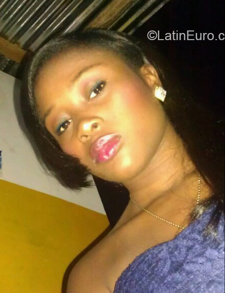 Date this sultry Dominican Republic girl Melania from Santo Domingo DO21482