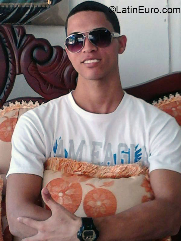 Date this delightful Dominican Republic man Matrix de los s from Santo Domingo DO21535