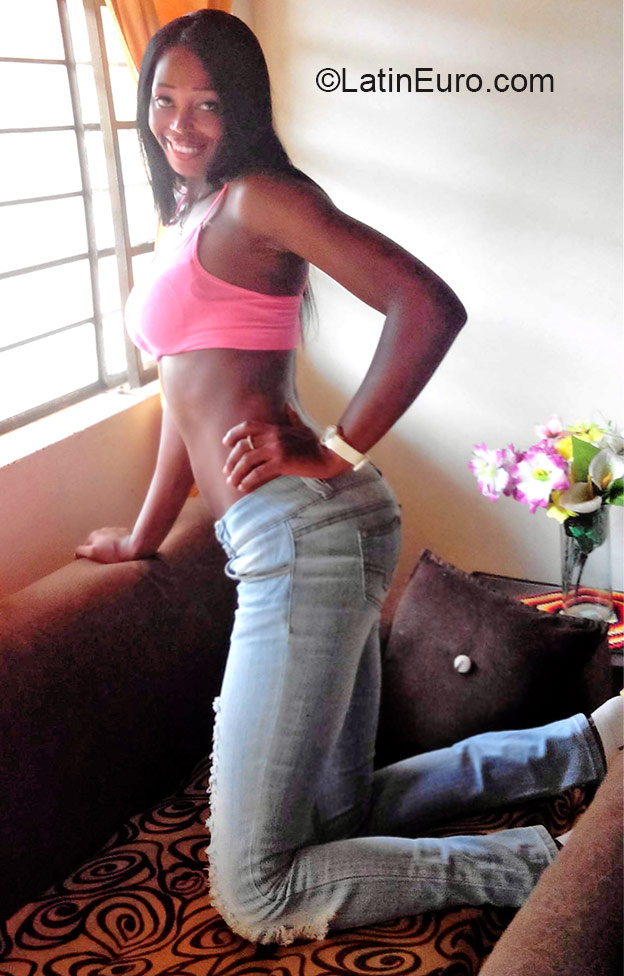 Date this attractive Colombia girl Mayerlin from Cali CO17057