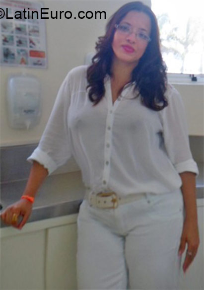 Date this attractive Brazil girl Maria from Blumenau BR9253