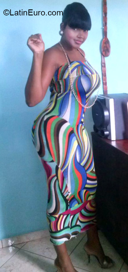 Date this voluptuous Dominican Republic girl Michele from Santo Domingo DO21542