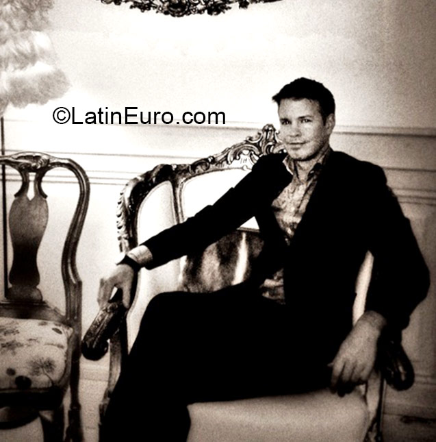 Date this tall Sweden man Rikardo from Stockholm SE208