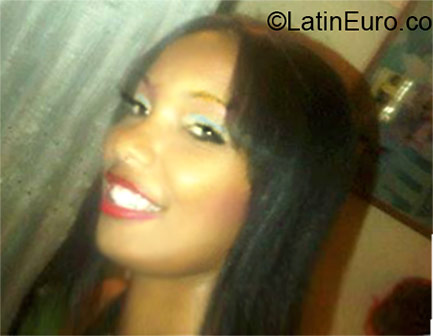 Date this voluptuous Dominican Republic girl Taneiris from Santo Domingo DO21556