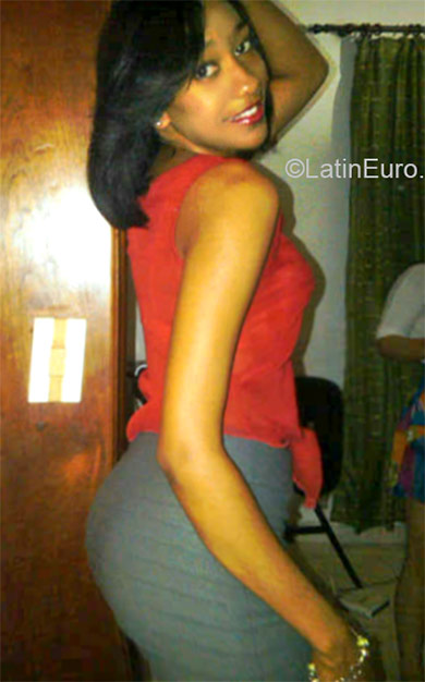Date this voluptuous Dominican Republic girl Tania from Santiago DO21573