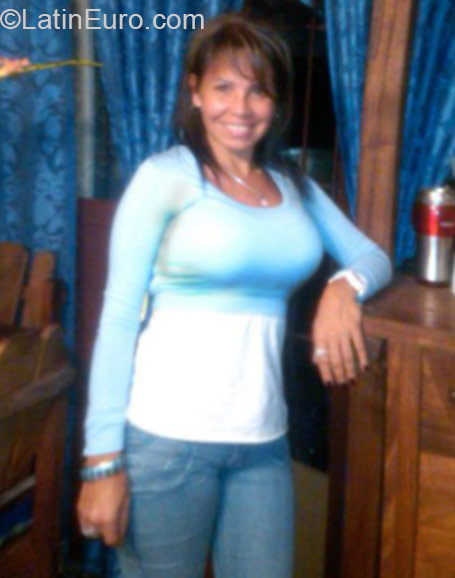 Date this sultry Venezuela girl Ibys from Caracas VE427