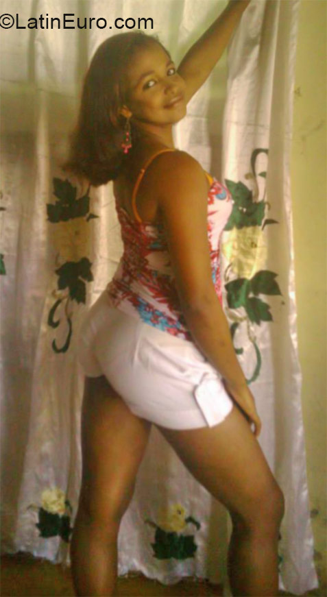 Date this voluptuous Dominican Republic girl Nikaury from San francisco de macoris DO21598