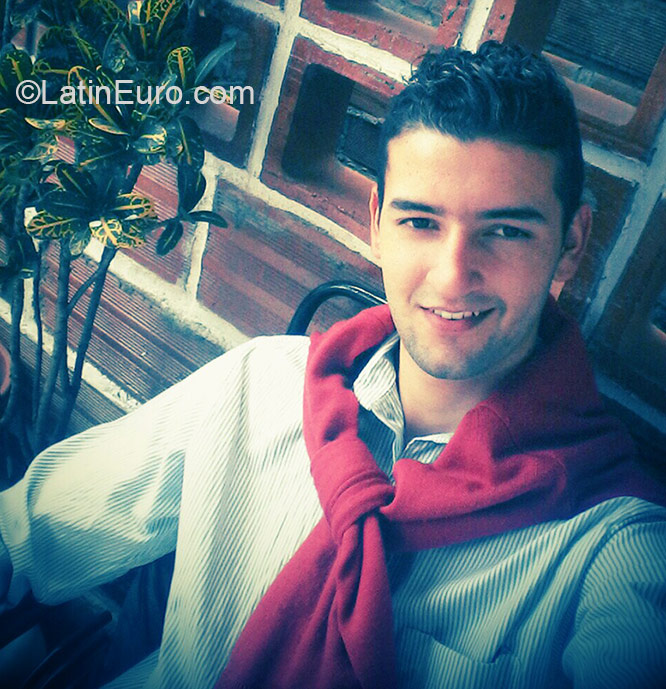 Date this happy Colombia man Andres from Medellin CO17077