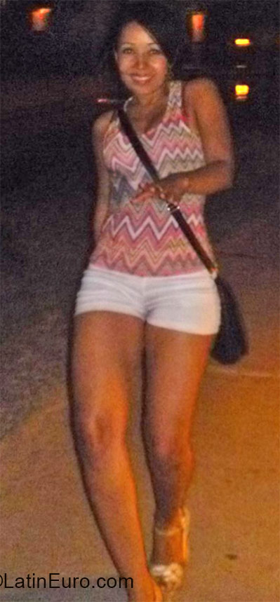 Date this charming Colombia girl Maryluz from Cali CO17146