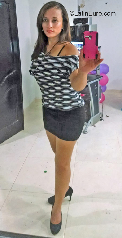 Date this charming Colombia girl Loly from Lorica CO17159