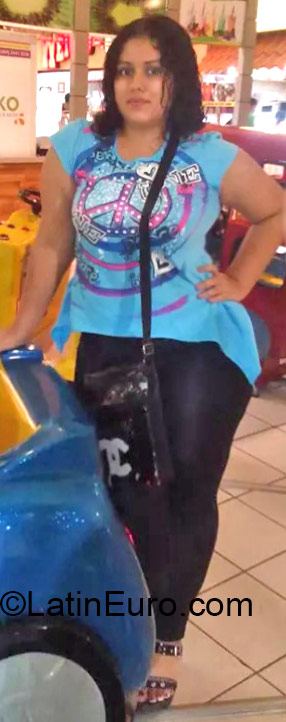 Date this nice looking Honduras girl Selena from La Ceiba HN1492