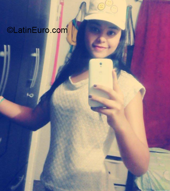 Date this foxy Colombia girl Edys from Santa Marta CO17174