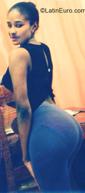 Date this charming Dominican Republic girl Daniela from Santo Domingo DO21800