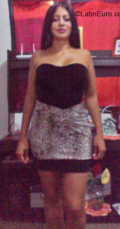 Date this voluptuous Colombia girl Andrea from Cali CO17210