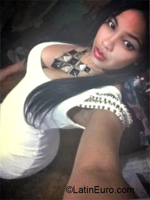 Date this voluptuous Dominican Republic girl Edilizia from san francisco de macoris DO21826