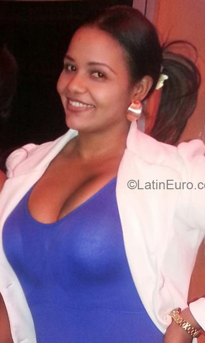 Date this happy Dominican Republic girl Esmeralda from Hato mayor DO21831