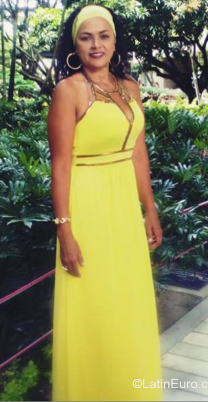 Date this happy Colombia girl Claudia Patricia from Medellin CO17248