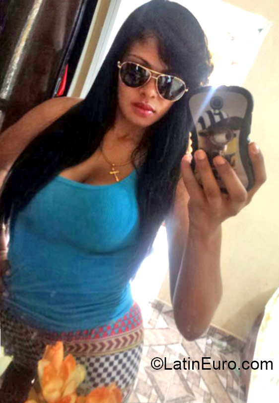 Date this voluptuous Dominican Republic girl Dahiany from Santo Domingo DO21907