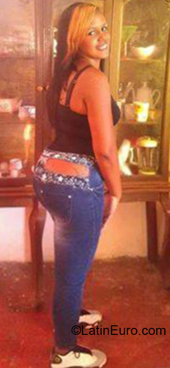 Date this happy Dominican Republic girl Delia from Santo Domingo DO21915