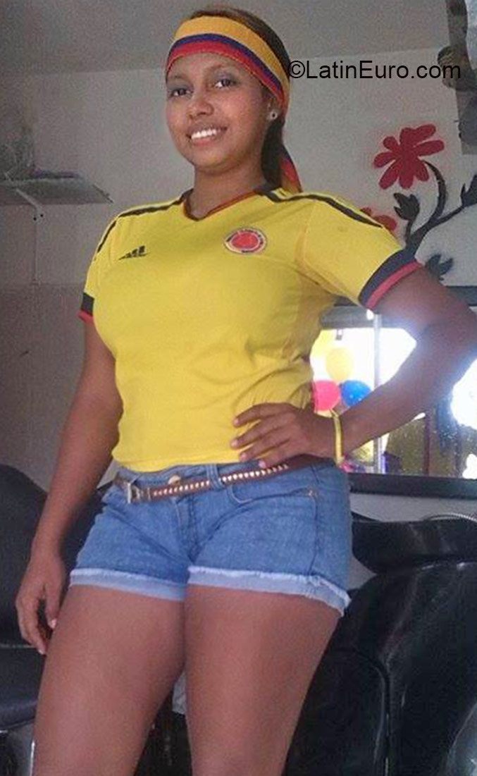 Date this voluptuous Colombia girl Lurenes from Cartagena CO17492