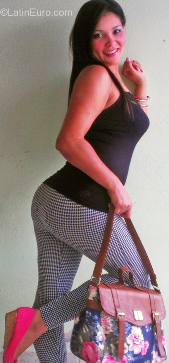 Date this georgeous Dominican Republic girl Ana from Santo Domingo DO21956