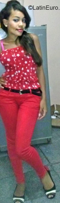 Date this sensual Dominican Republic girl Carolina from Santo Domingo DO21974