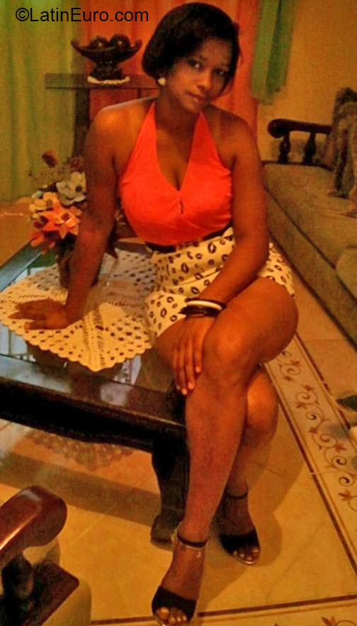 Date this funny Dominican Republic girl Vickie from Santo Domingo DO21978