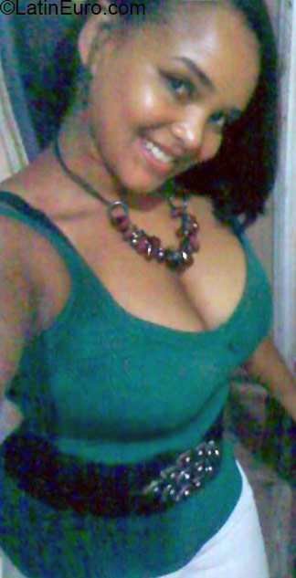 Date this happy Dominican Republic girl Diocily from Santo Domingo DO21983