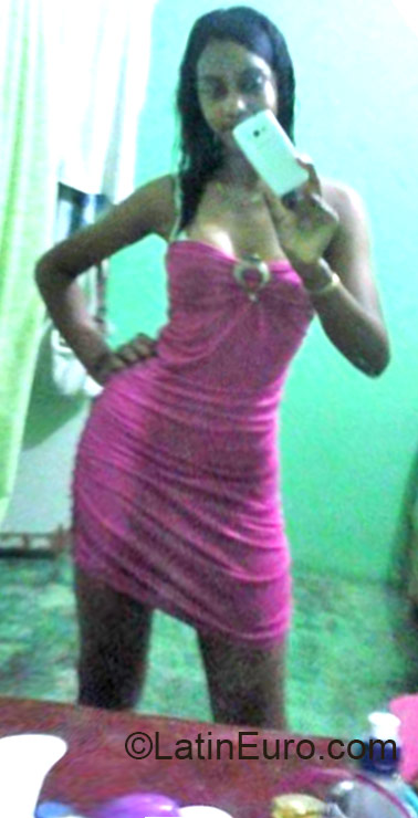 Date this foxy Dominican Republic girl Cinthia from Santo Domingo DO21985
