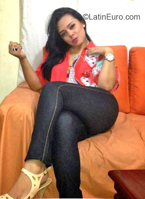 Date this voluptuous Ecuador girl Amandita from Guayaquil EC180