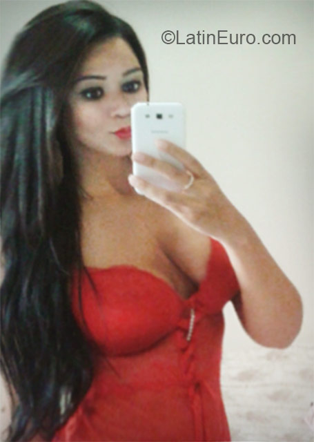 Date this cute Brazil girl Vanessa from Brasilia BR9320
