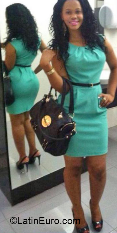 Date this beautiful Dominican Republic girl Alondra from Santo Domingo DO22049