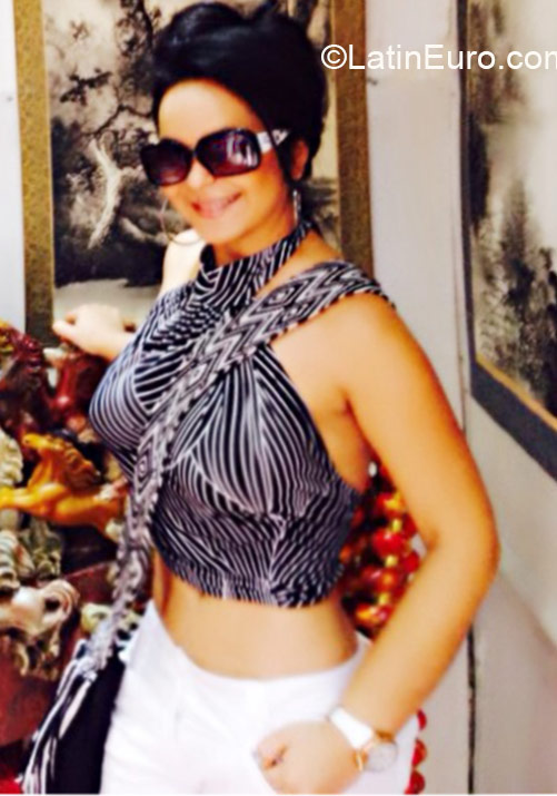 Date this exotic Colombia girl Pilar from Bogota CO17368