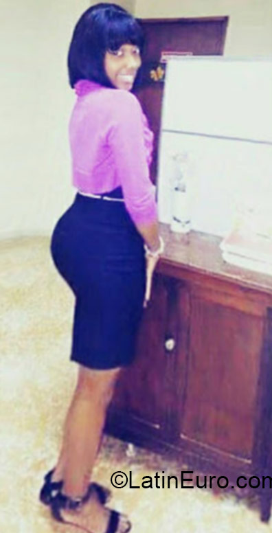 Date this happy Dominican Republic girl Yulisa from Santo Domingo DO22086