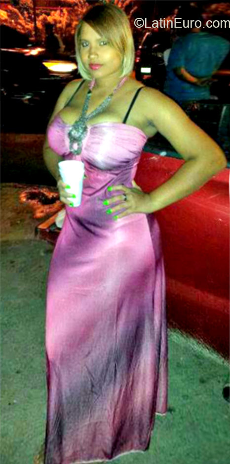Date this happy Dominican Republic girl Daurany from Santo Domingo DO22362