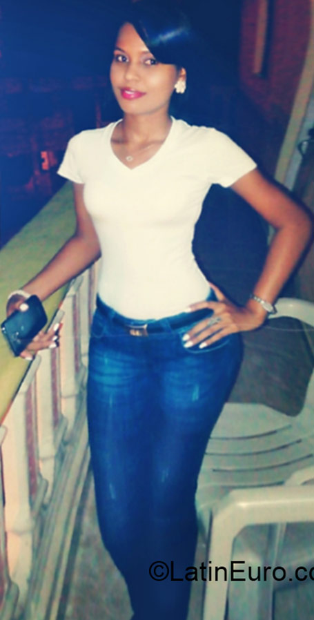 Date this attractive Dominican Republic girl Jan from Santo Domingo DO22173