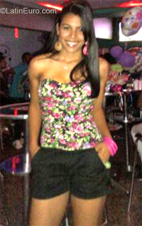 Date this attractive Dominican Republic girl Maris from La Romana DO22198