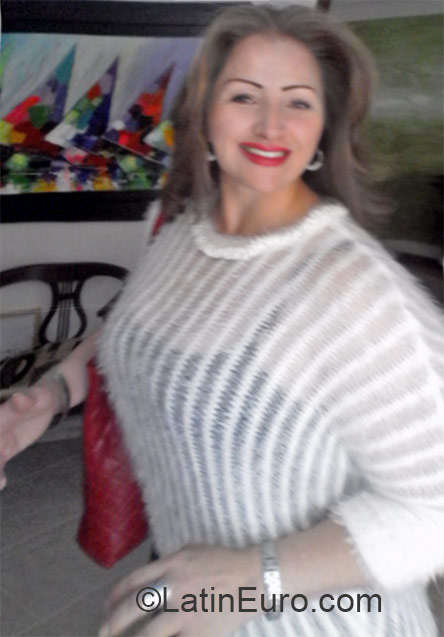 Date this attractive Colombia girl Gloria from Bogota CO17443